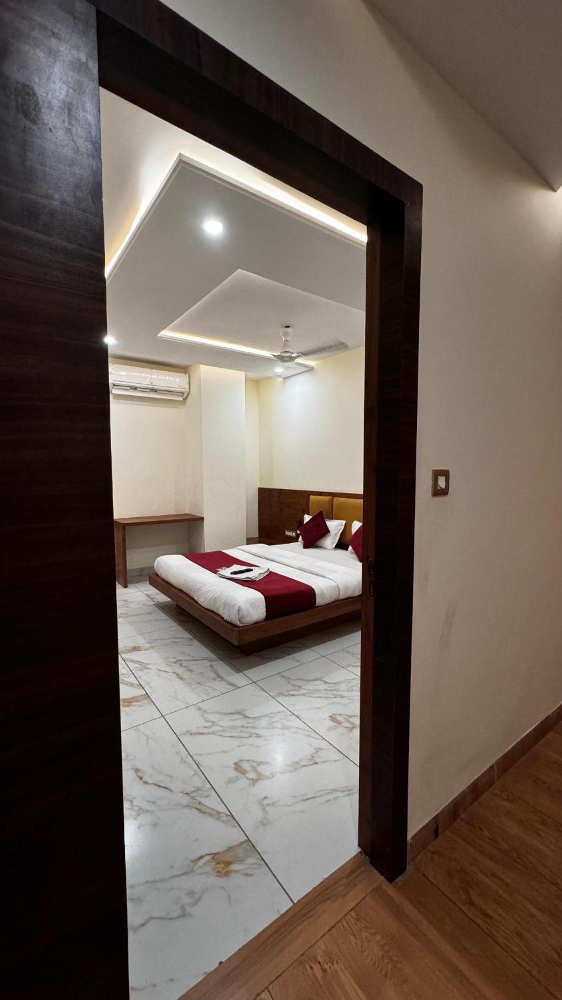 Hotel Prakasham Ujjain Exterior foto