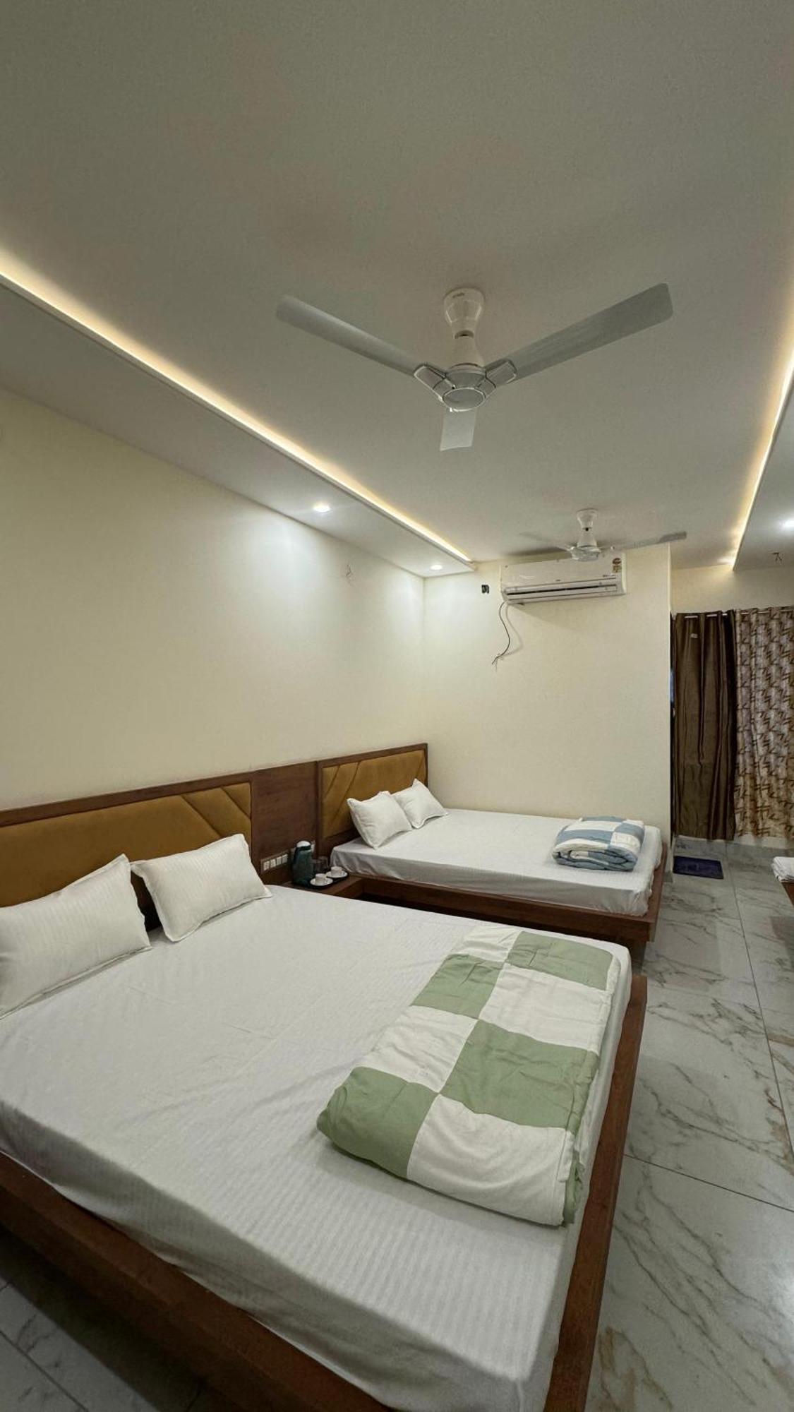 Hotel Prakasham Ujjain Exterior foto