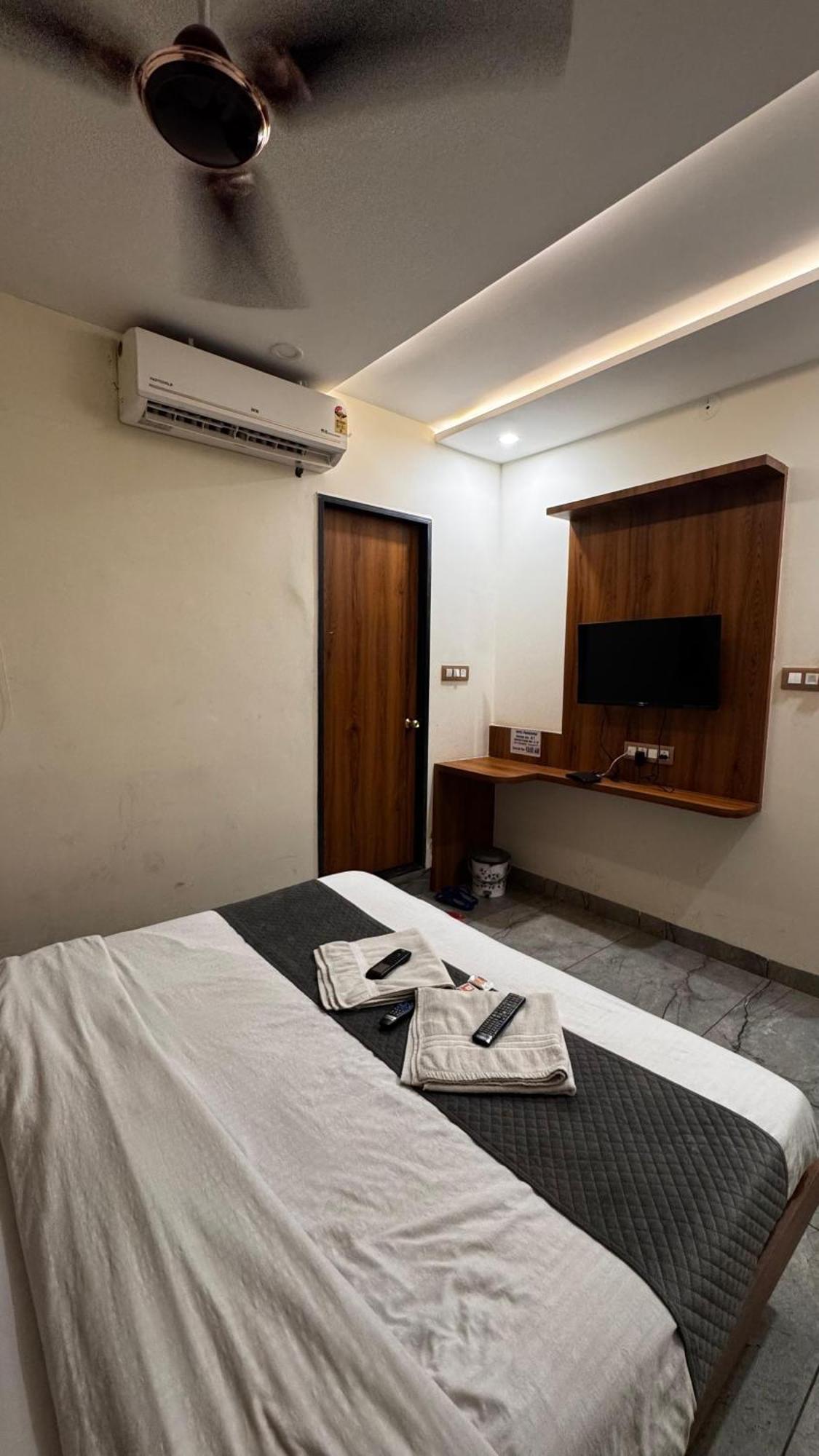 Hotel Prakasham Ujjain Exterior foto